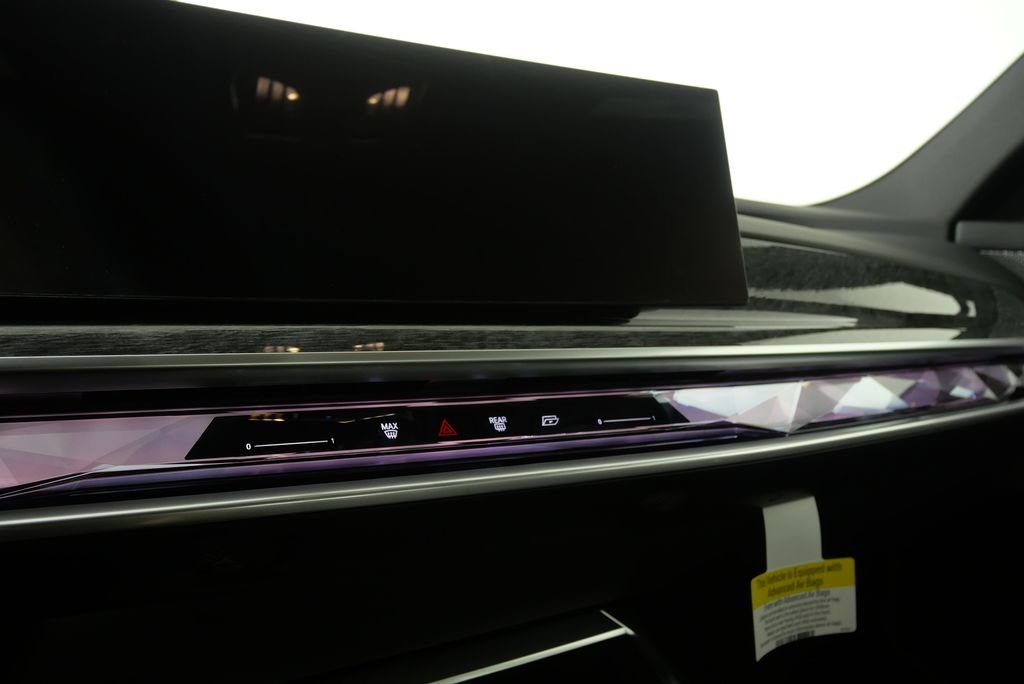 2025 BMW i7 50 - Photo 22