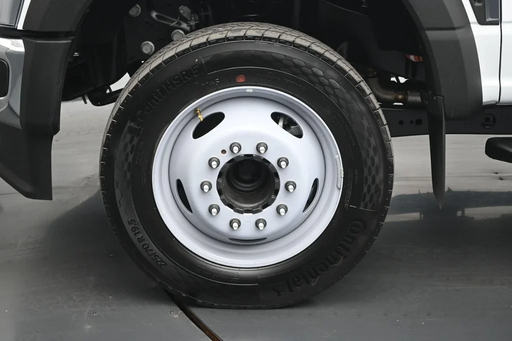 New 2026 Oxford White Ford XL image 17