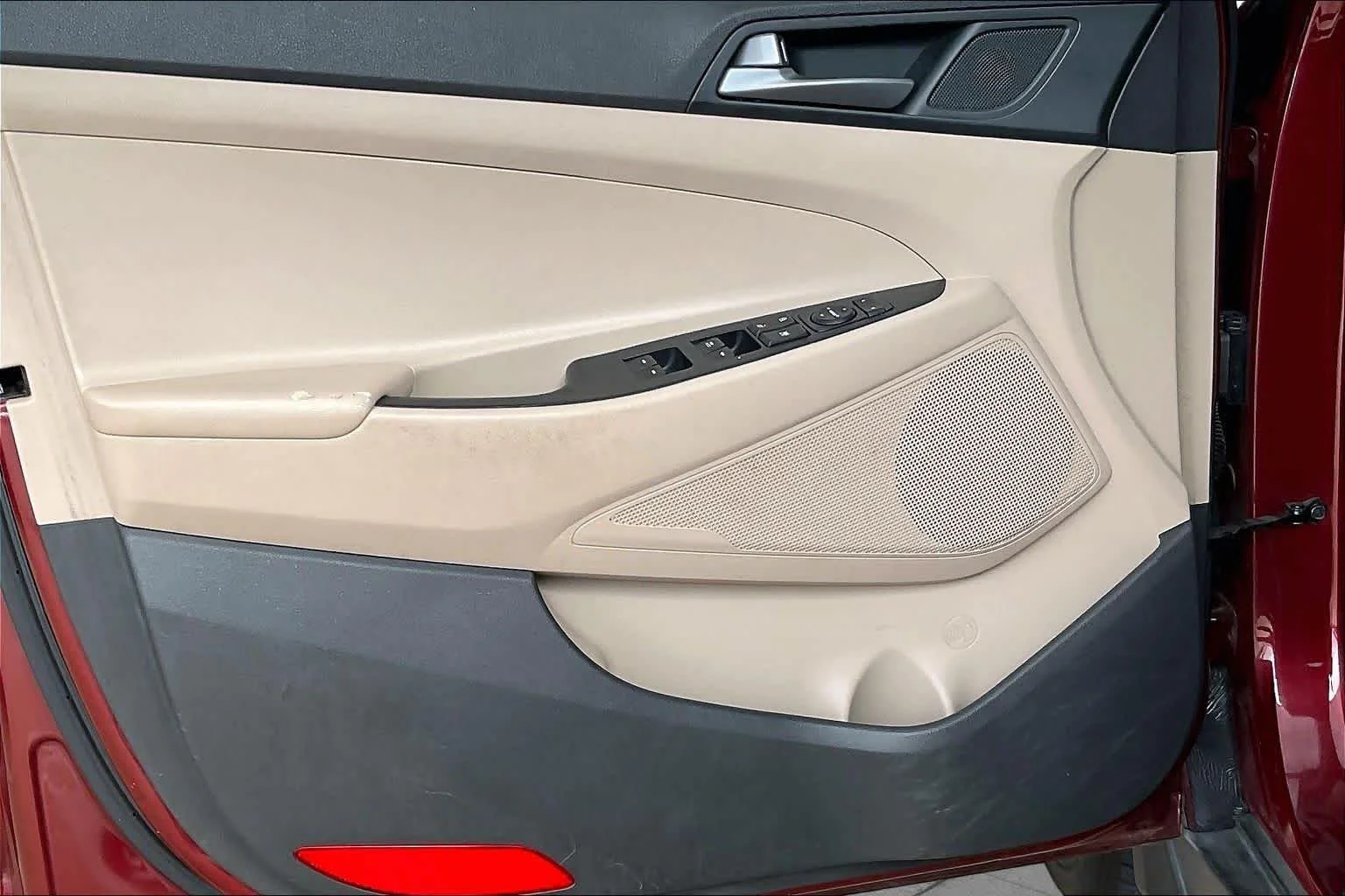 Used 2016 Ruby Wine Hyundai Eco image 21