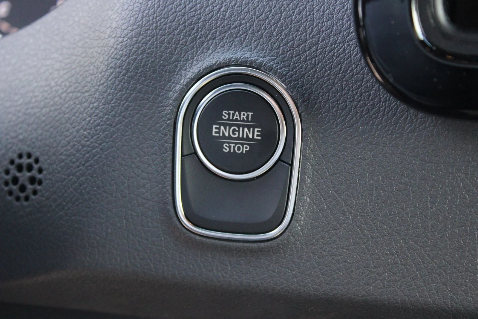 Used 2022  Mercedes-Benz Crew 144 WB image 29