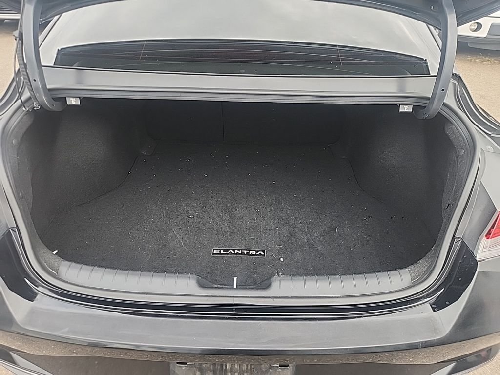 Used 2023 Black Hyundai Limited image 18