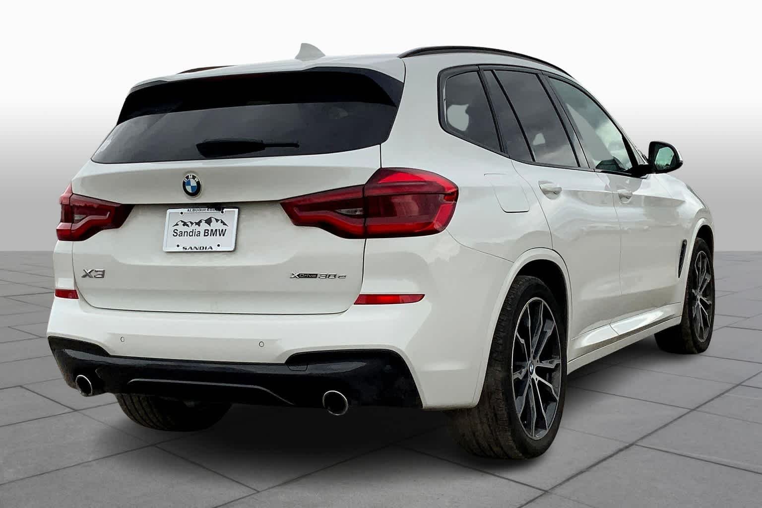 Used 2021 Alpine White BMW xDrive30e image 12