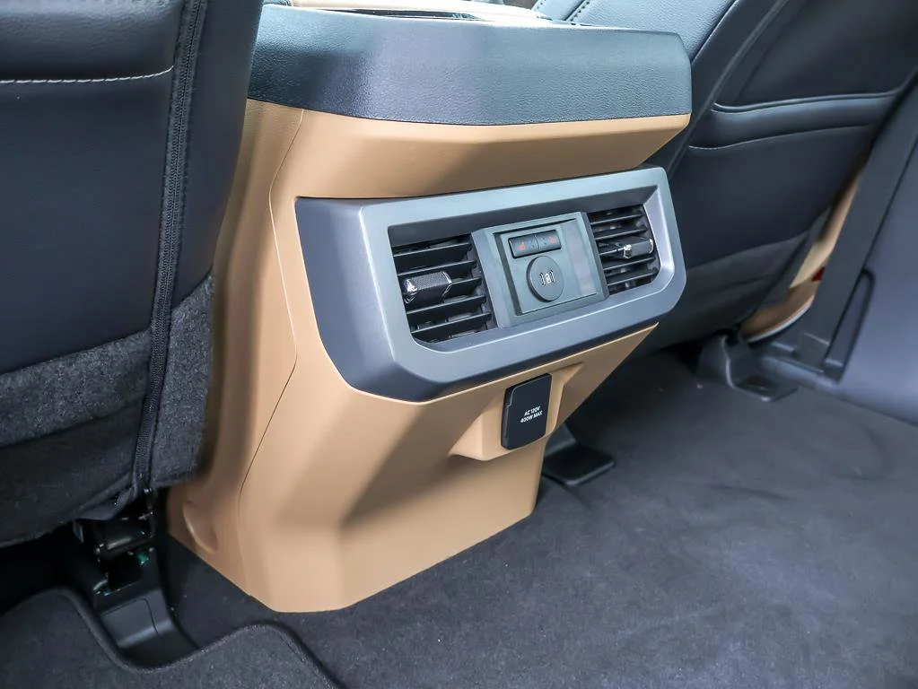 Used 2026 Avalanche Ford LARIAT image 24