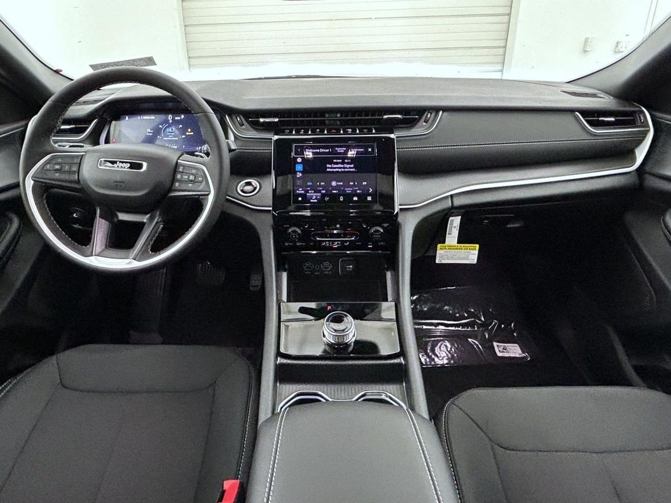 New 2026 Bright White Clear-Coat Exterior Paint Jeep Laredo X image 13