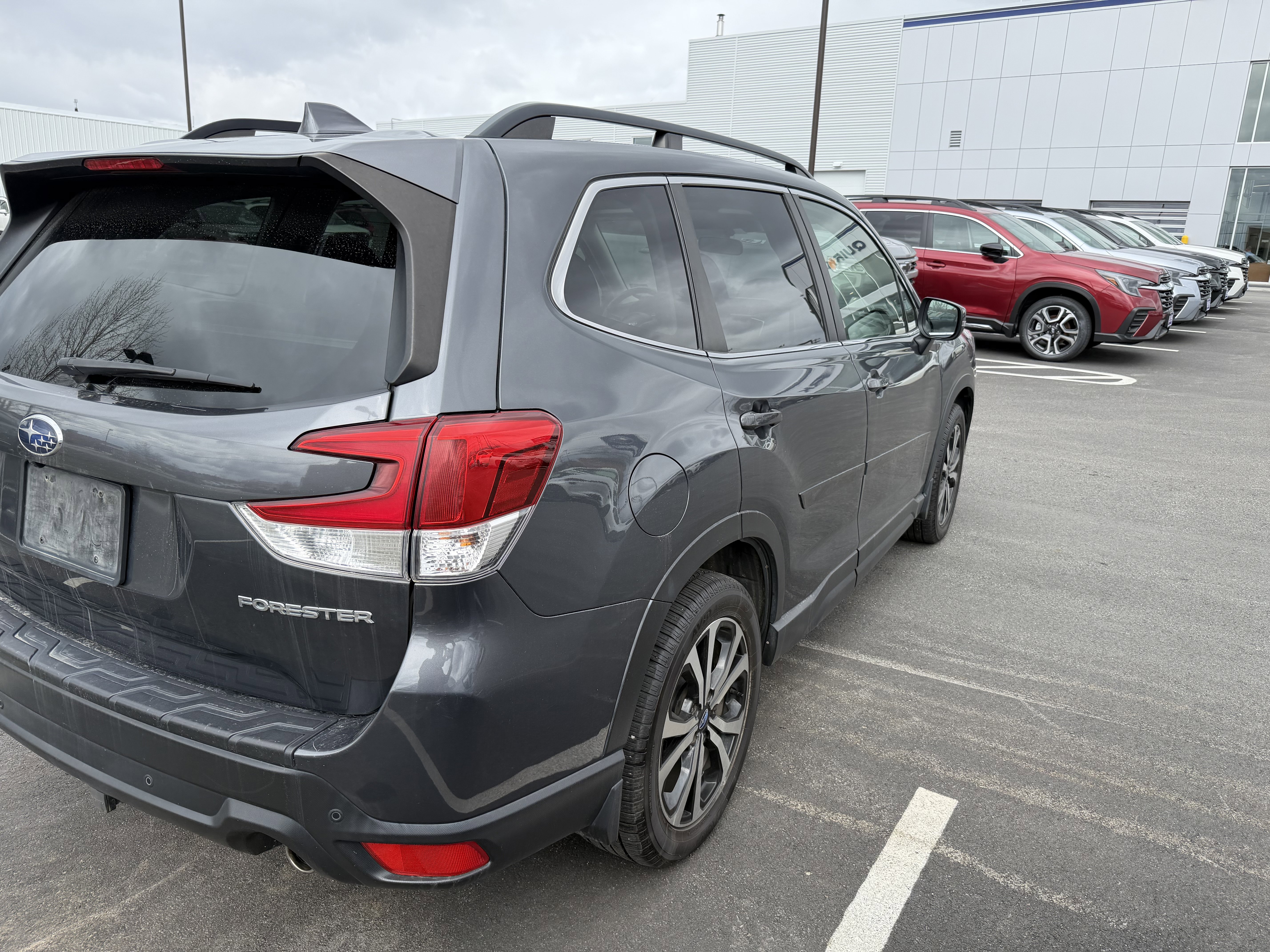 Used 2020 Magnetite Gray Metallic Subaru Limited image 5