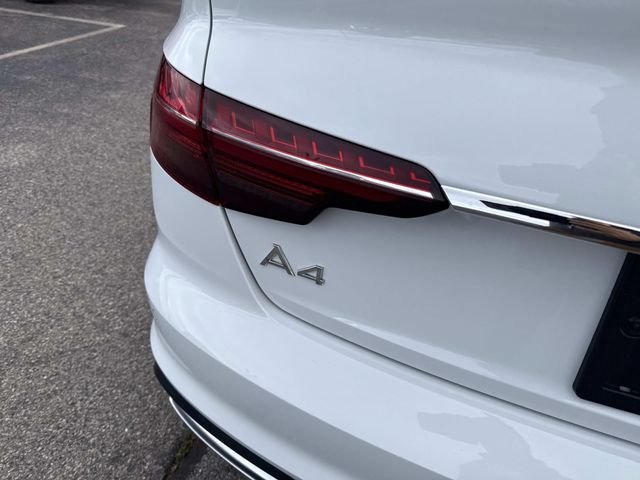 2023 Audi A4 45 S line Premium Plus photo 4