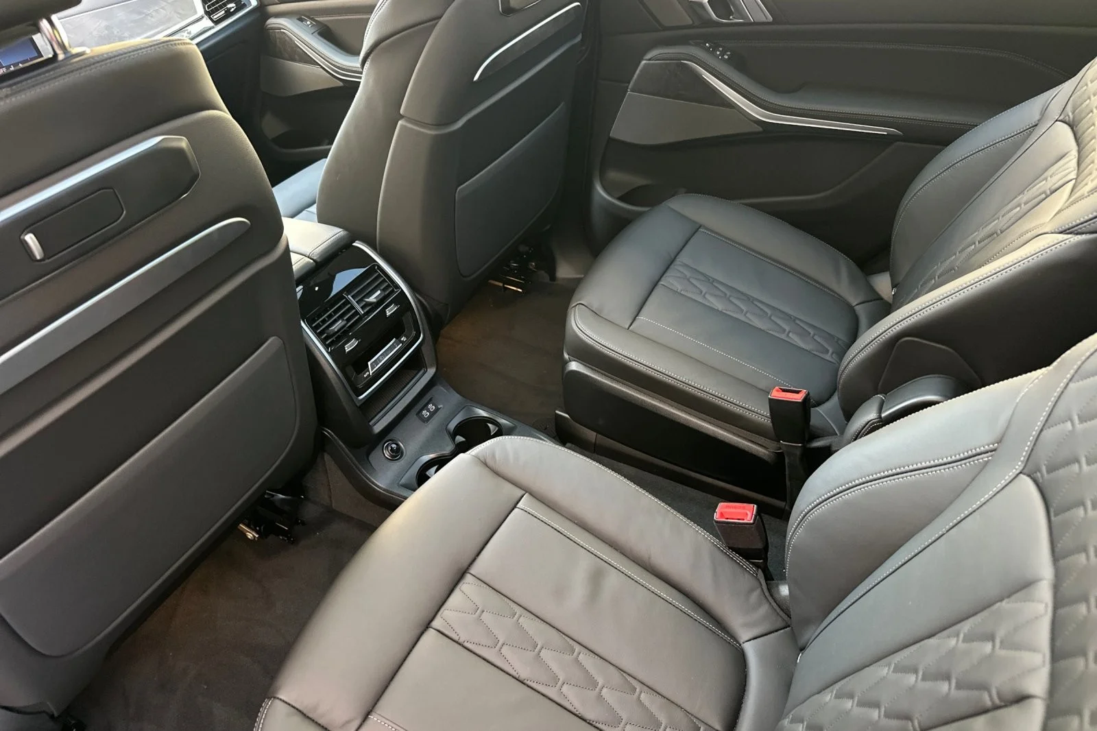 New 2027 Dravit Grey Metallic BMW xDrive40i image 11
