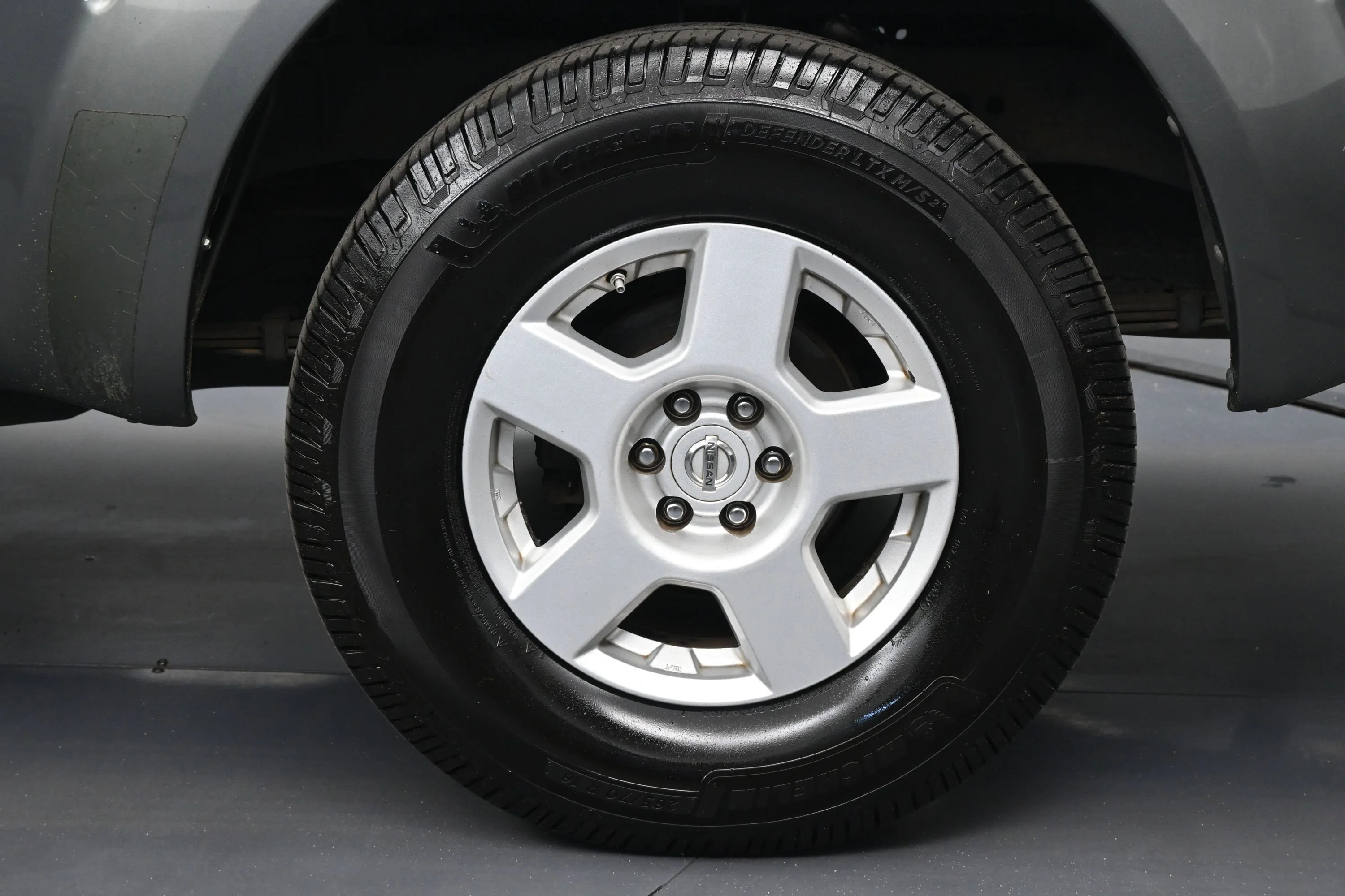 Used 2007 Storm Gray Nissan SE image 14