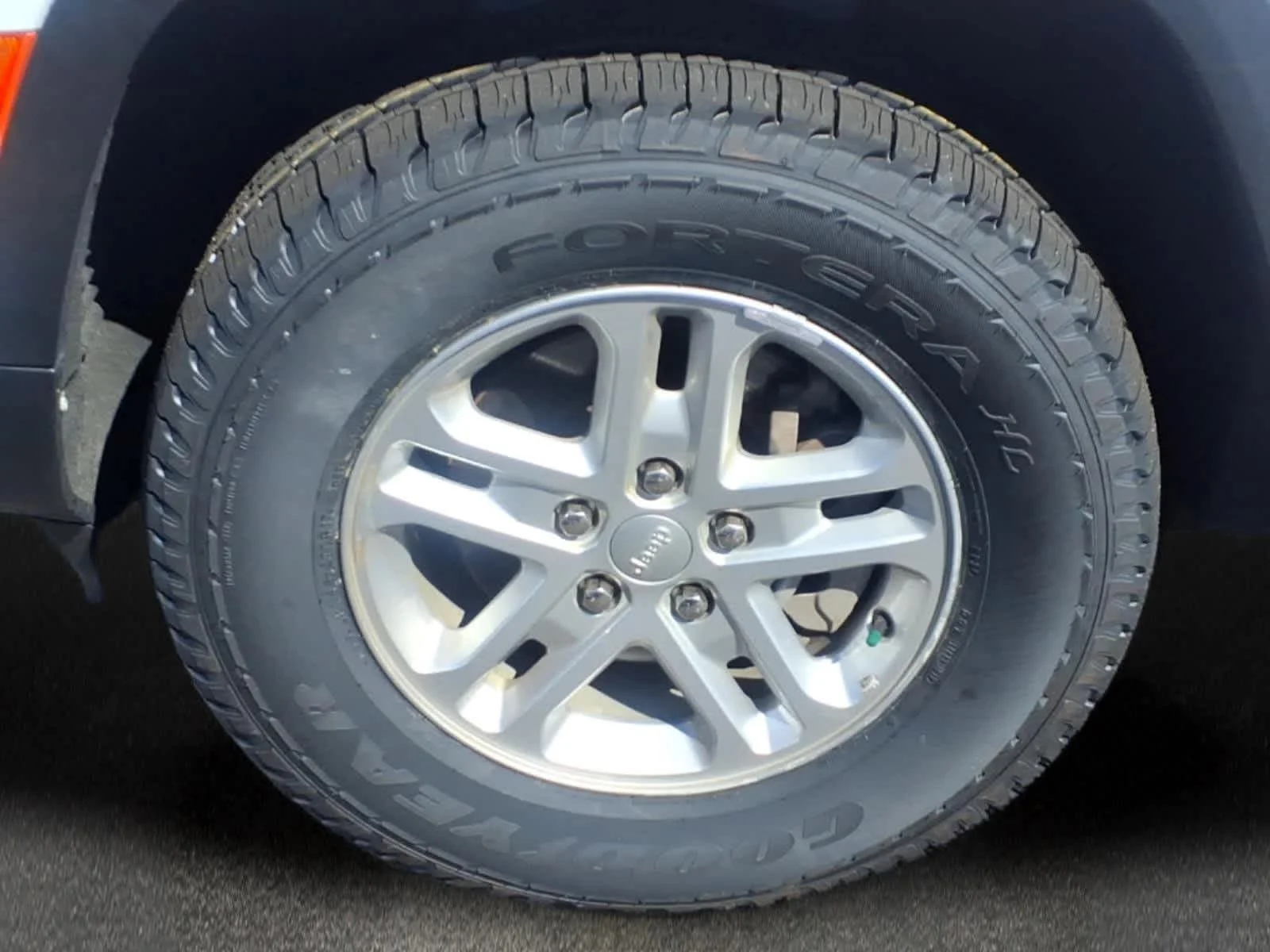 Used 2023 Bright White Clearcoat Jeep Laredo image 9