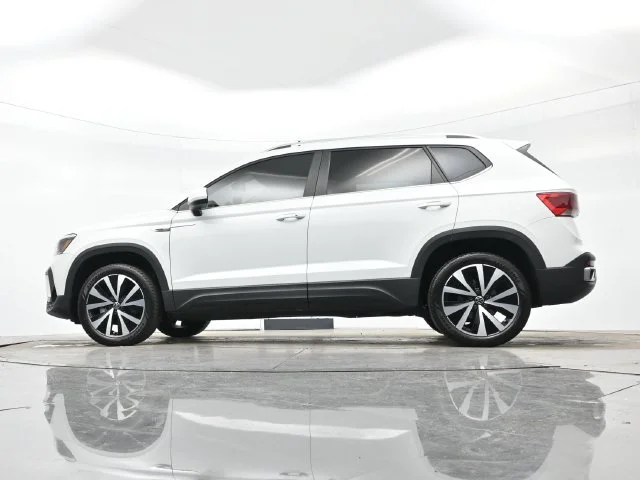 Used 2022 Pure White [white Volkswagen SE image 27
