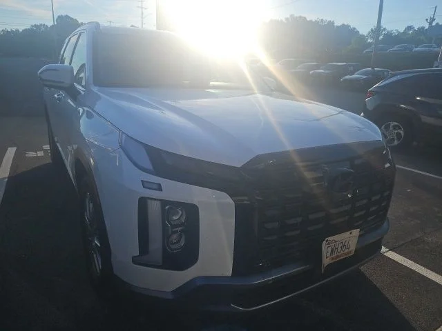 Used 2025 White Hyundai SEL image 5