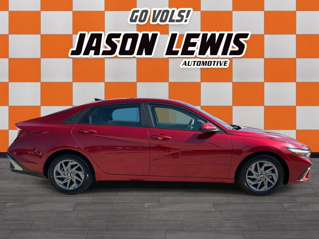 Used 2024 Ultimate Red Hyundai SEL image 3