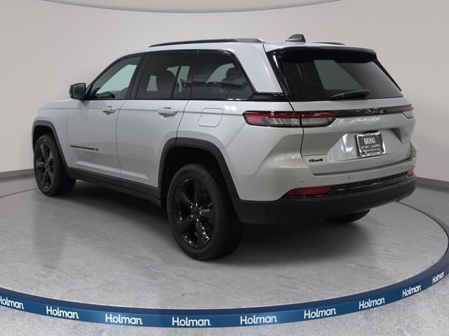 Used 2024 Silver Jeep Altitude X image 8