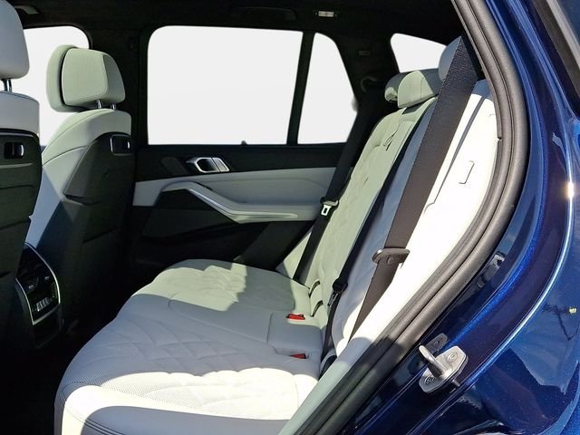 New 2026 Tanzanite Blue II Metallic BMW M60i image 9