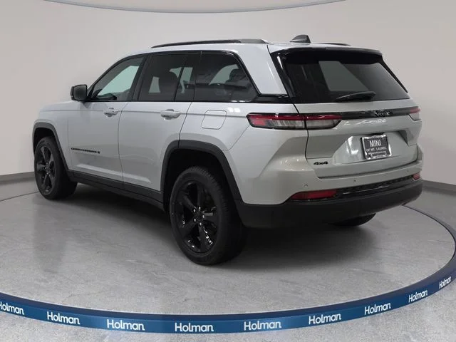Used 2024 Silver Jeep Altitude X image 8