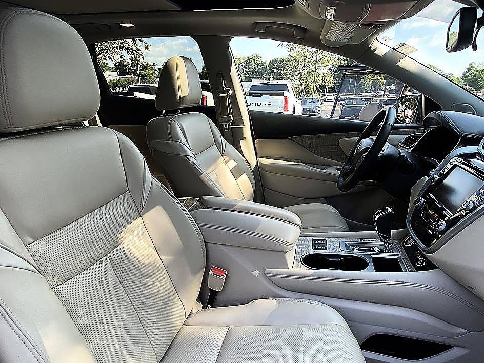 Used 2019 Pearl White Tricoat Nissan SL image 20
