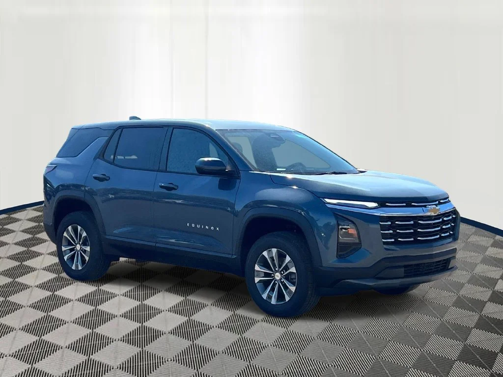 2027 Chevrolet Equinox LT - Photo 6