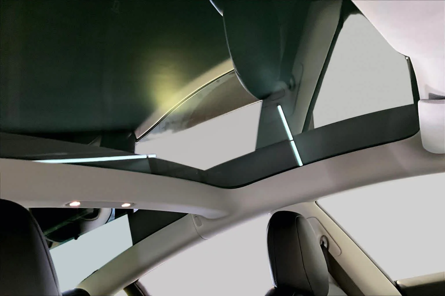 Used 2018 Pearl White Multi-Coat Tesla Long Range Battery image 12