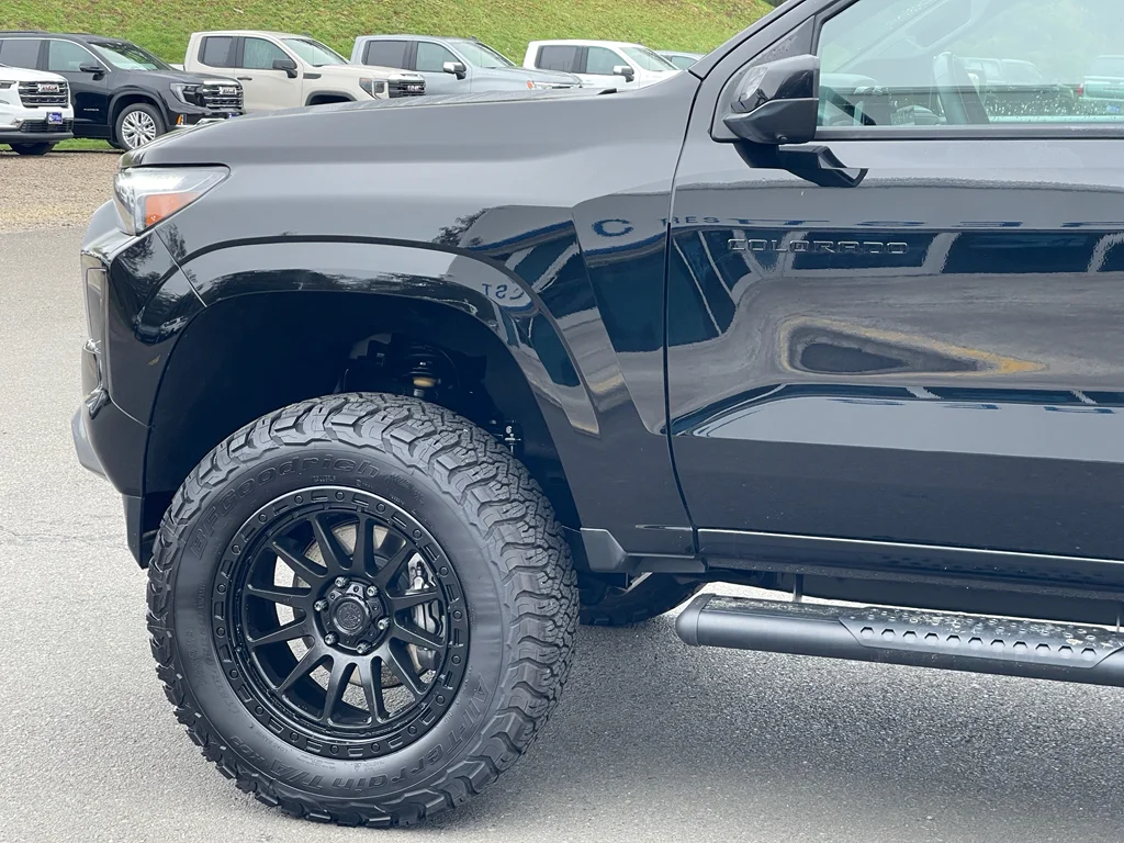 Used 2024 Black Chevrolet Z71 image 9