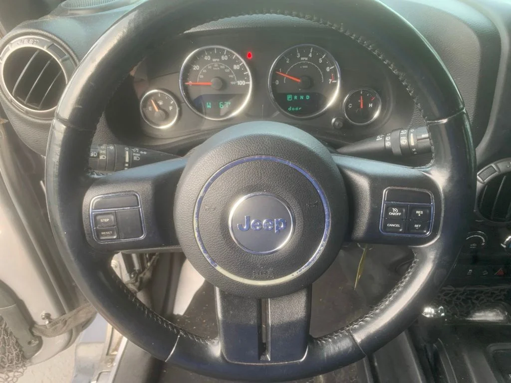 Used 2018 Billet Silver Metallic Clearcoat Jeep Unlimited Sport image 11