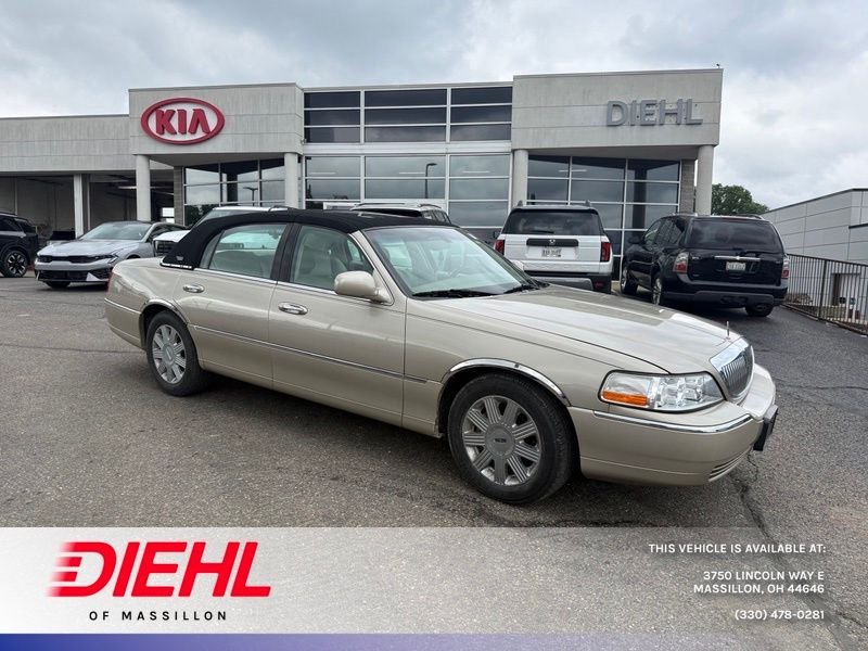 Used 2005 Beige Lincoln Signature image 1