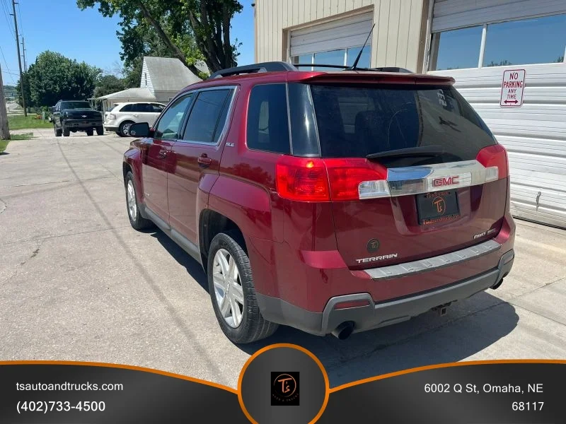 Used 2011 Red GMC SLT Sport Utility 4D image 5