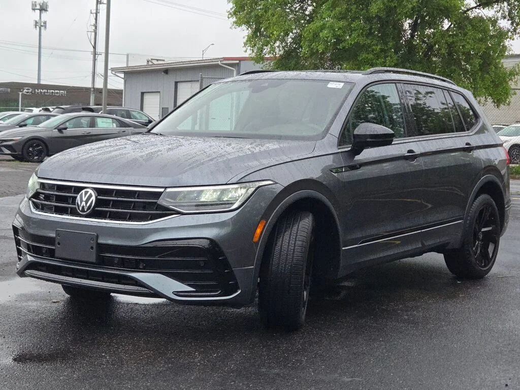 Used 2023 Gray Volkswagen 2.0T SE R-Line Black image 5