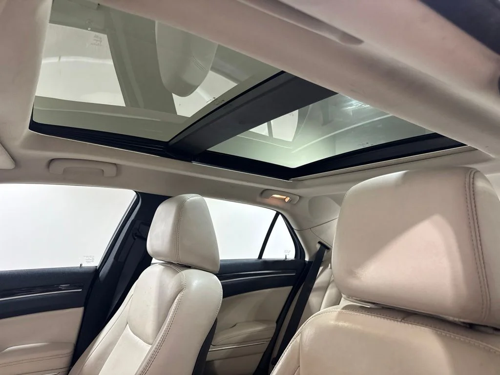 Used 2015 Velvet Chrysler Limited image 16