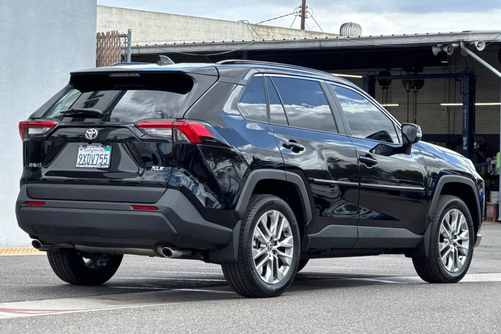 Used 2025 Black Toyota XLE Premium image 6