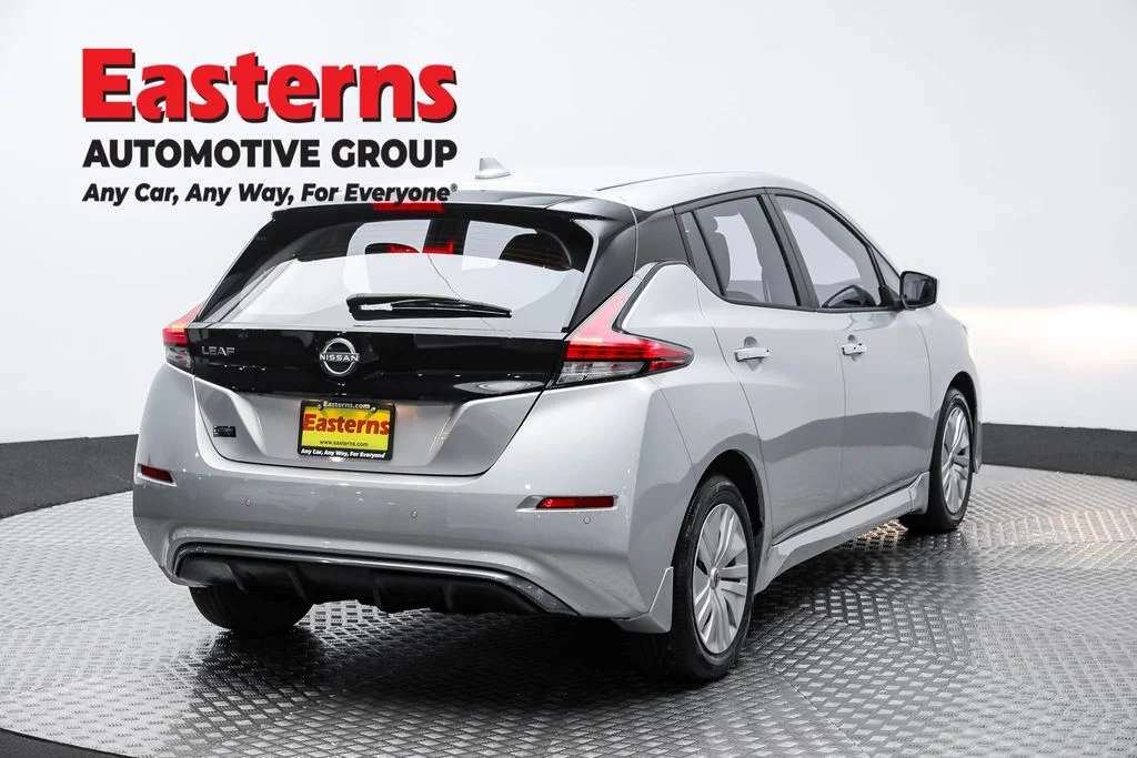 Used 2023 Silver Nissan S image 5