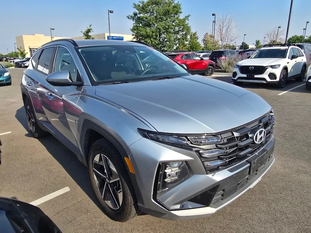 Used 2025 Shimmering Silver Hyundai SEL image 7