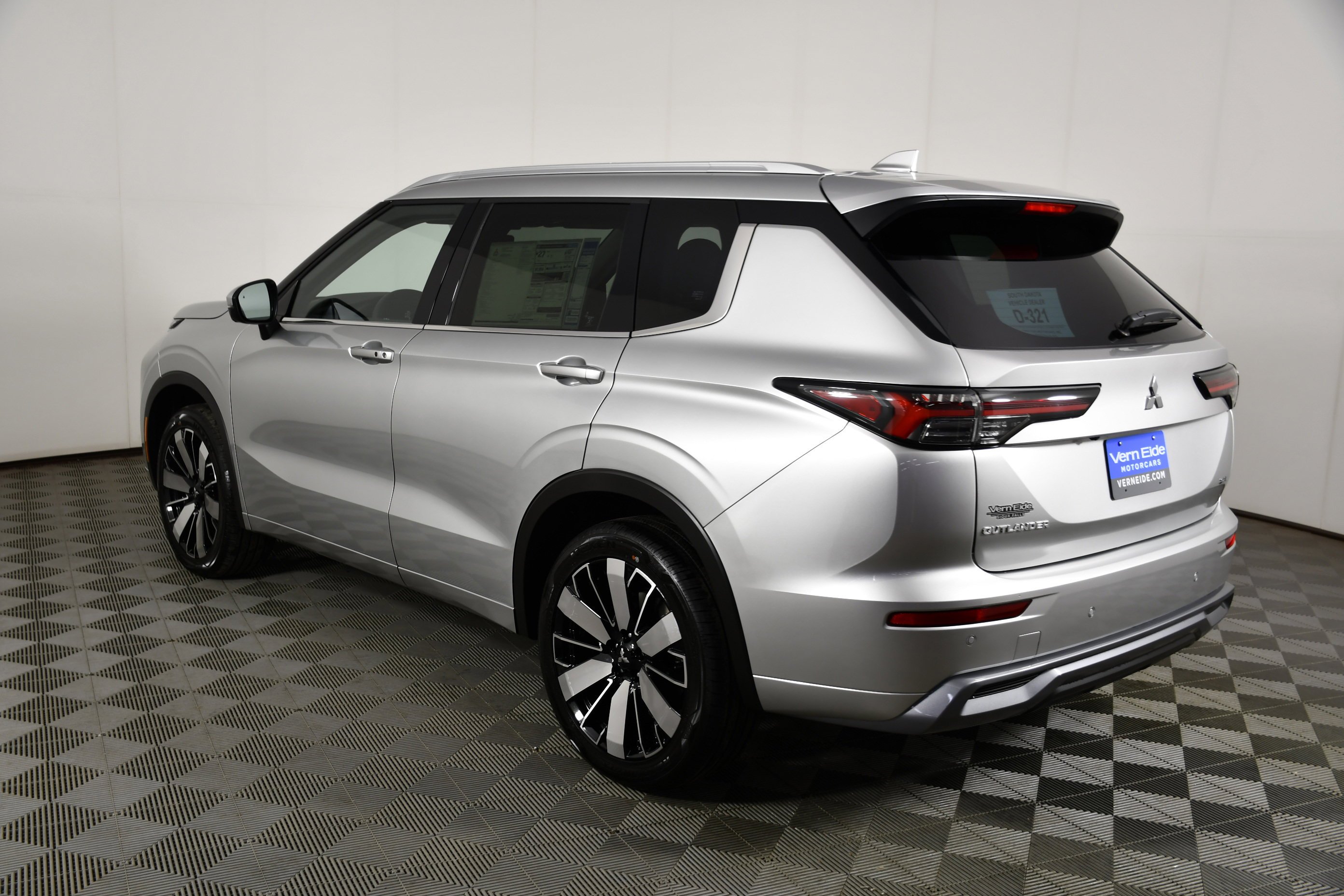 New 2026 Alloy Silver Metallic Mitsubishi SEL image 8