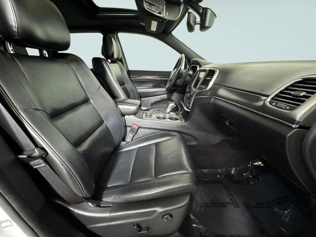 Used 2018 White Jeep Limited image 8