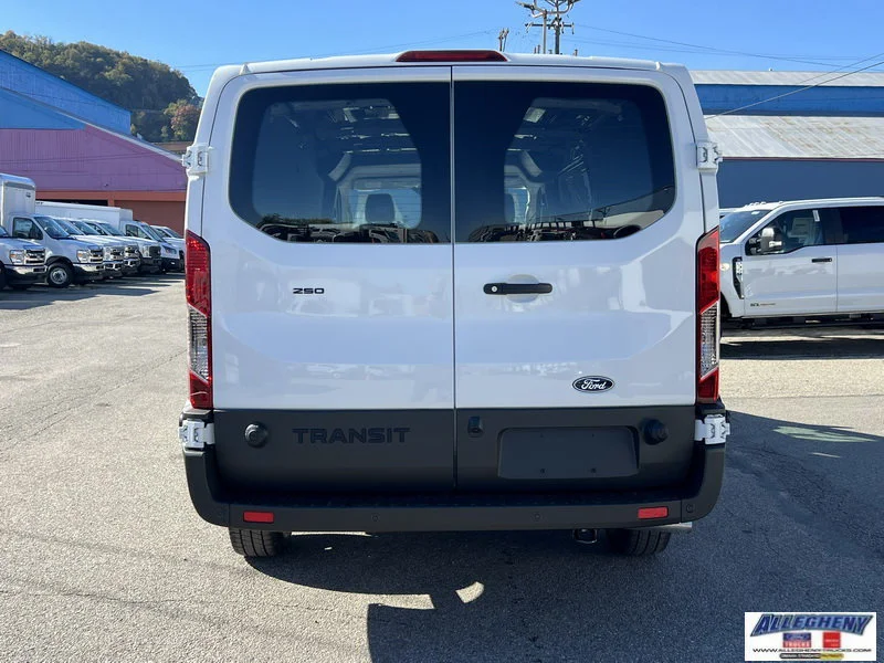 New 2027 Oxford White Ford T250 image 7