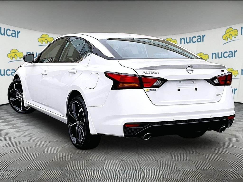 Used 2024 White Nissan 2.5 SR image 4