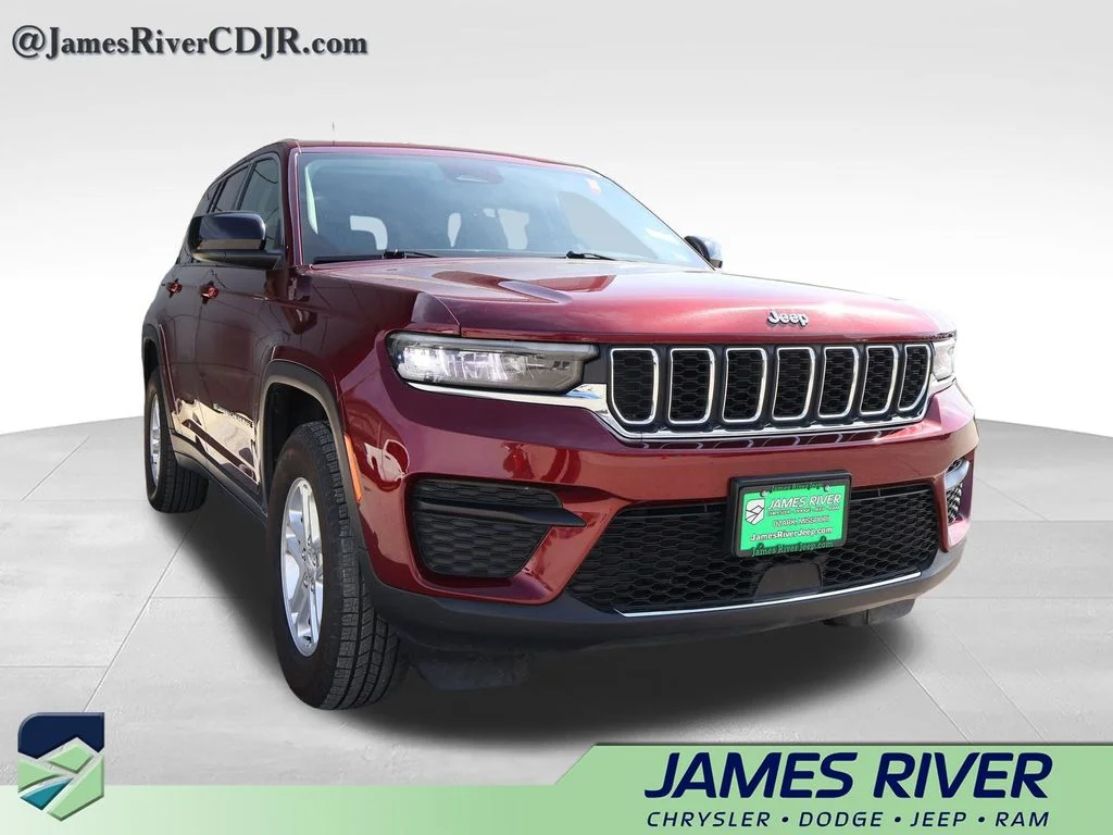 Used 2024 Red Jeep Laredo image 6