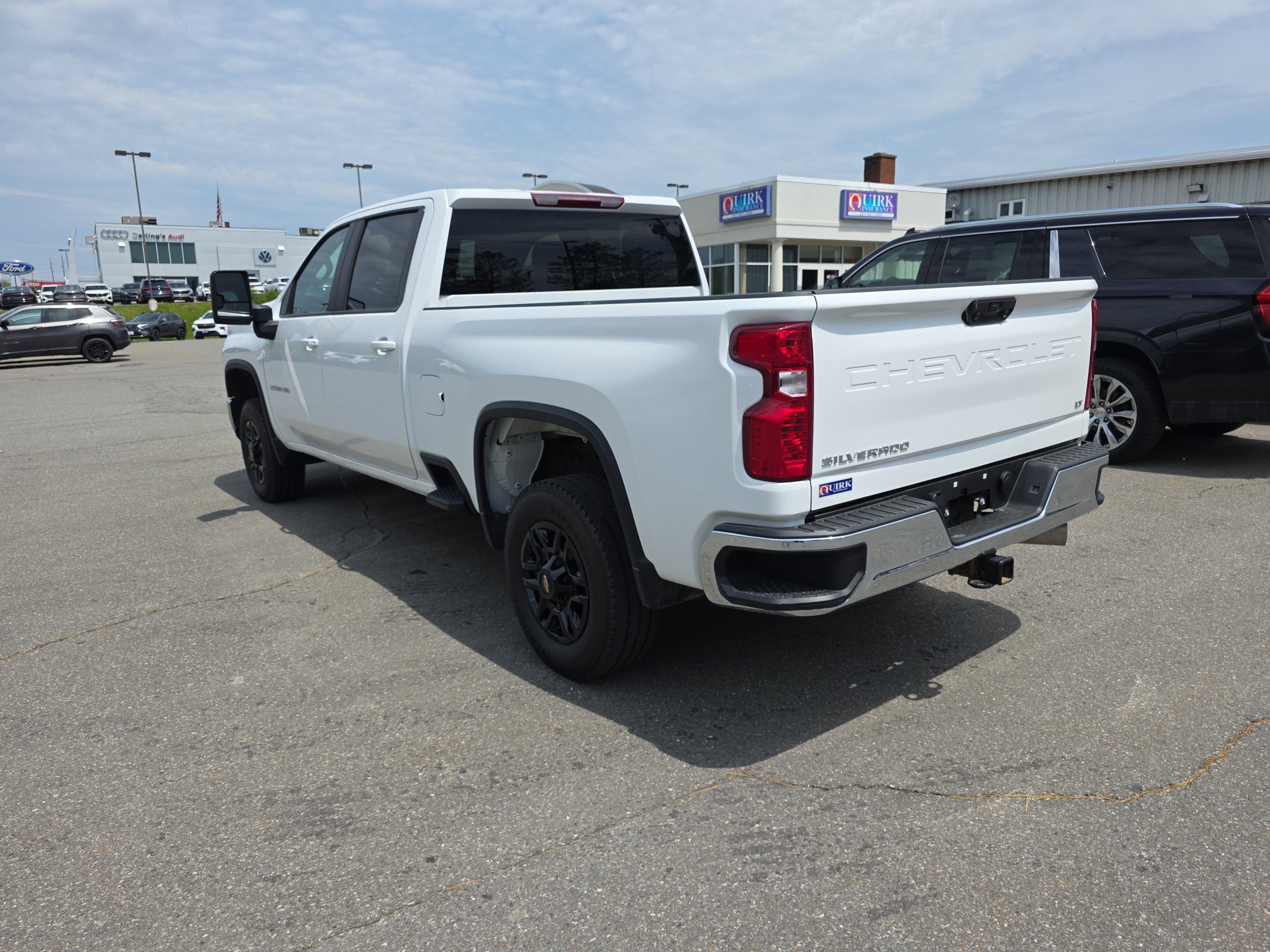 Used 2025 Summit White Chevrolet LT image 3