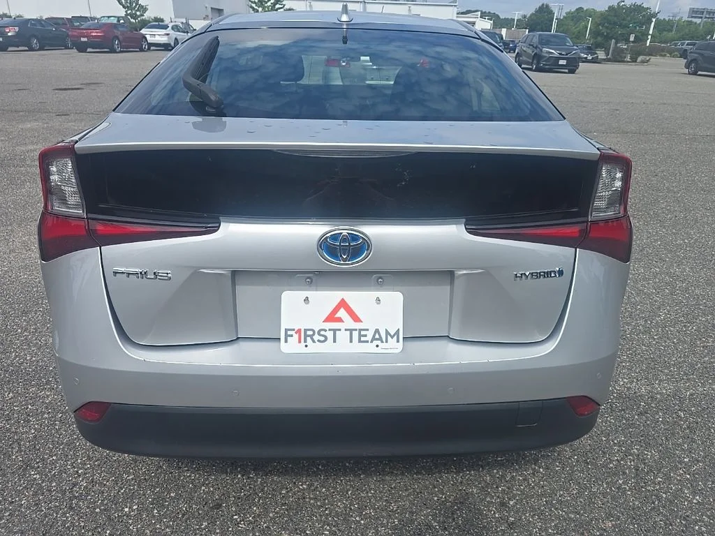 Used 2019 Silver Toyota LE image 6