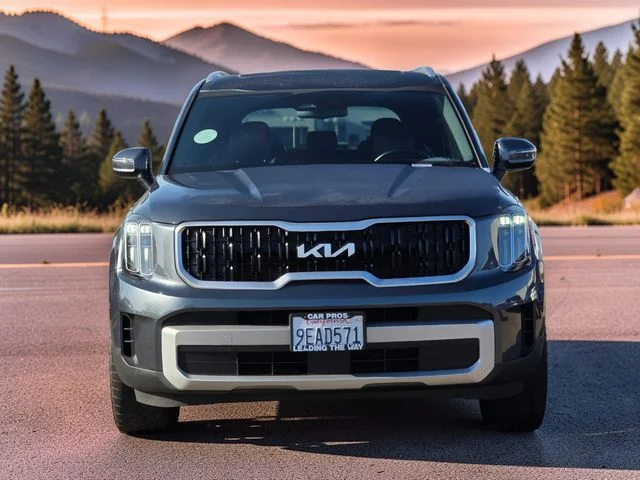 Used 2023 Gray Kia EX image 3