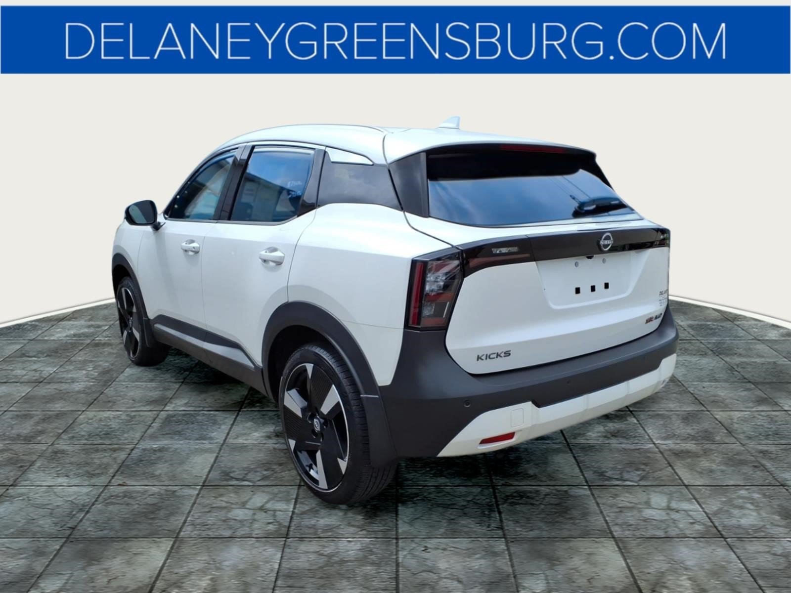 Used 2025 Aspen White Tricoat Qac Nissan SR image 5