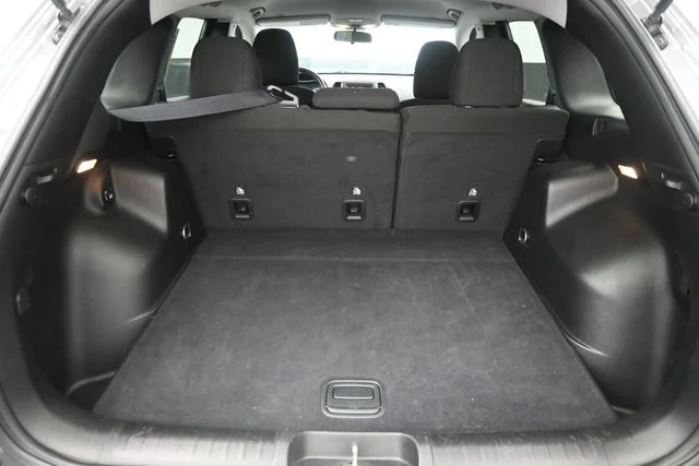 Used 2019 Billet Silver Metallic Clearcoat Jeep Latitude image 31