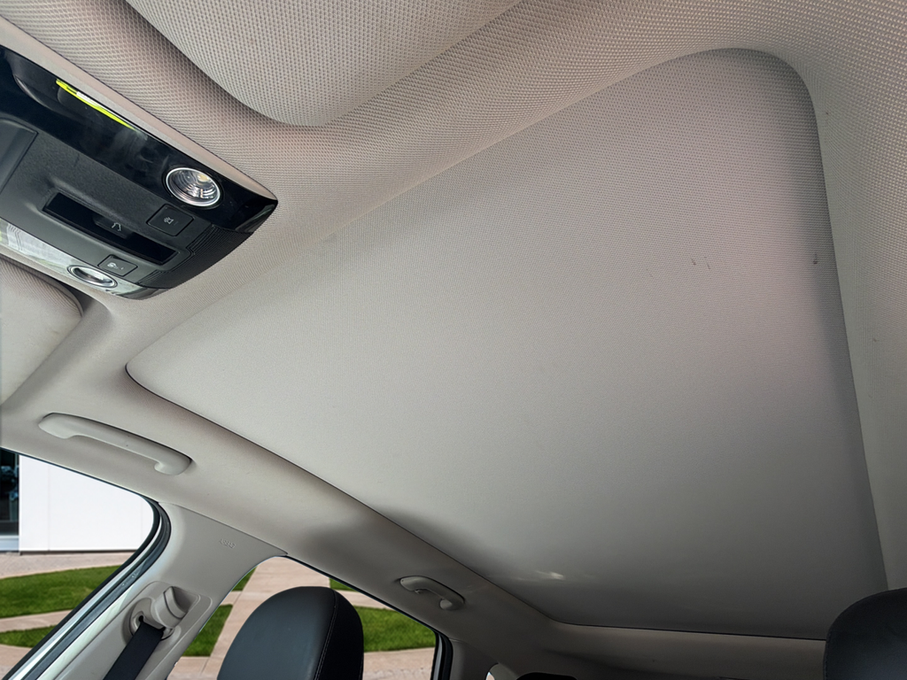 Used 2022 White Kia S image 18