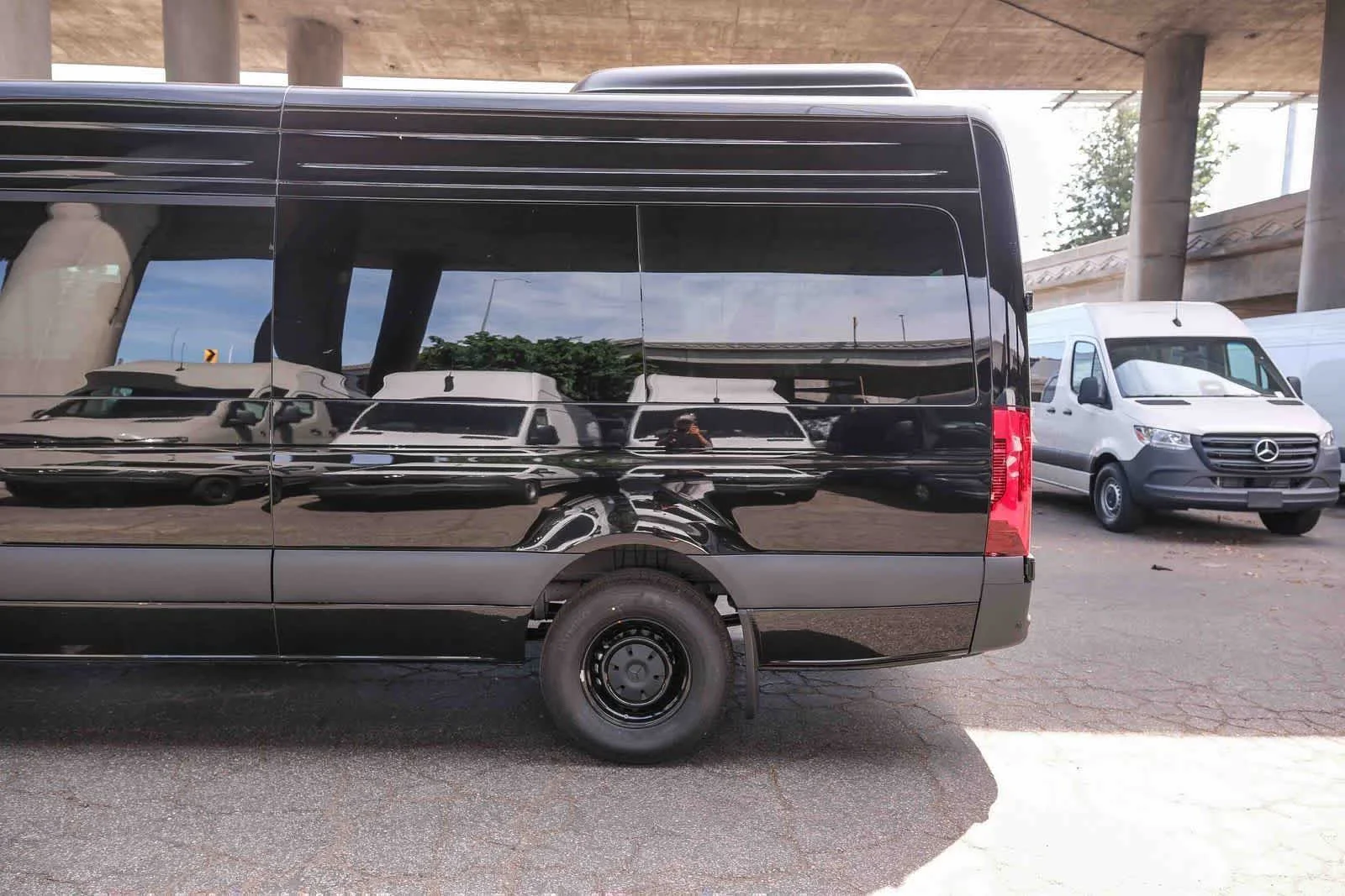 New 2026 Obsidian Black Metallic Mercedes-Benz Passenger 170WB High Roof RWD 2.0L I4 Diesel Turbo image 8