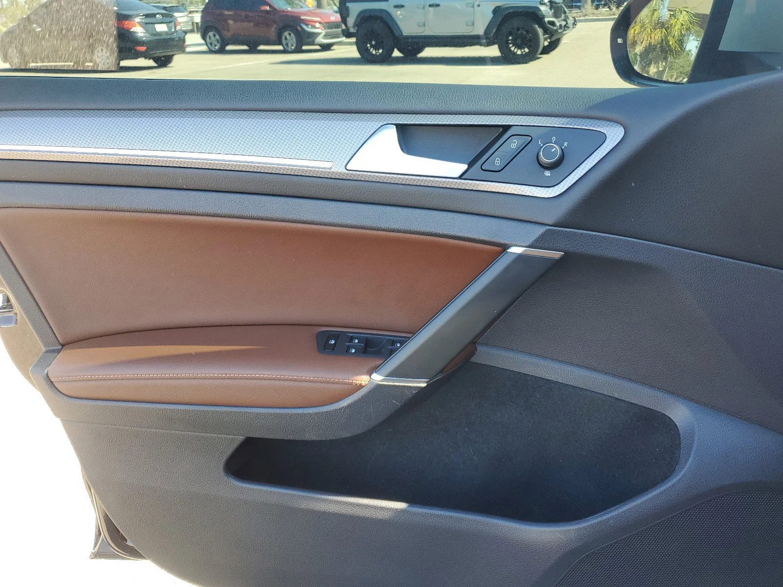 Used 2019  Volkswagen S image 8