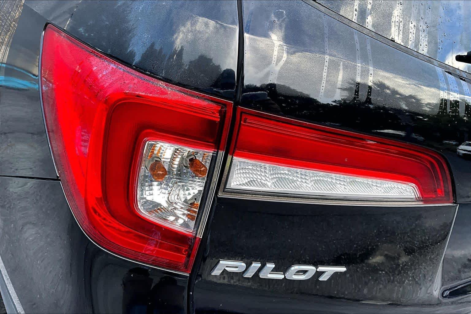 Used 2019 Crystal Black Pearl Honda EX-L image 29
