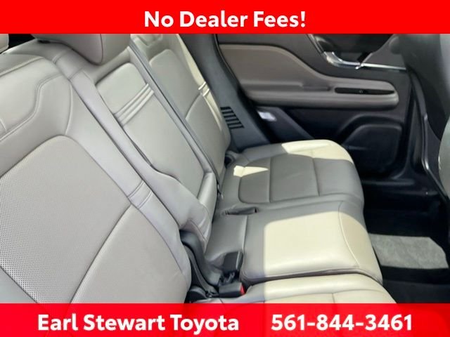 Used 2023 Silver Lincoln Reserve image 35