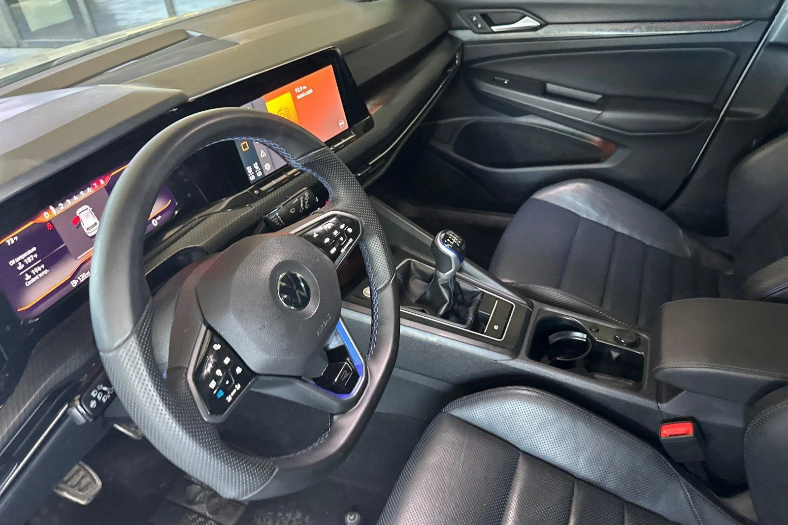 Certified Used 2022  Volkswagen 4DR image 10