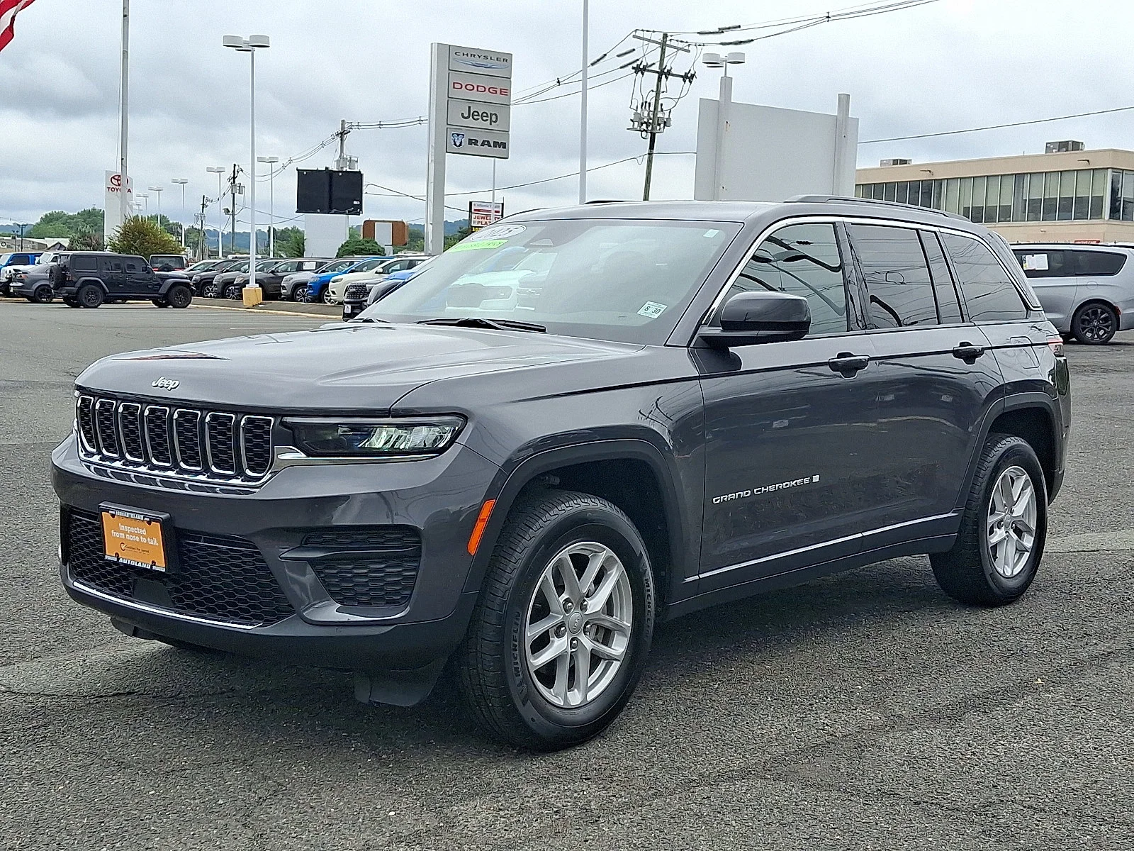 Certified Used 2025 Baltic Gray Metallic Clearcoat Jeep Laredo X image 3