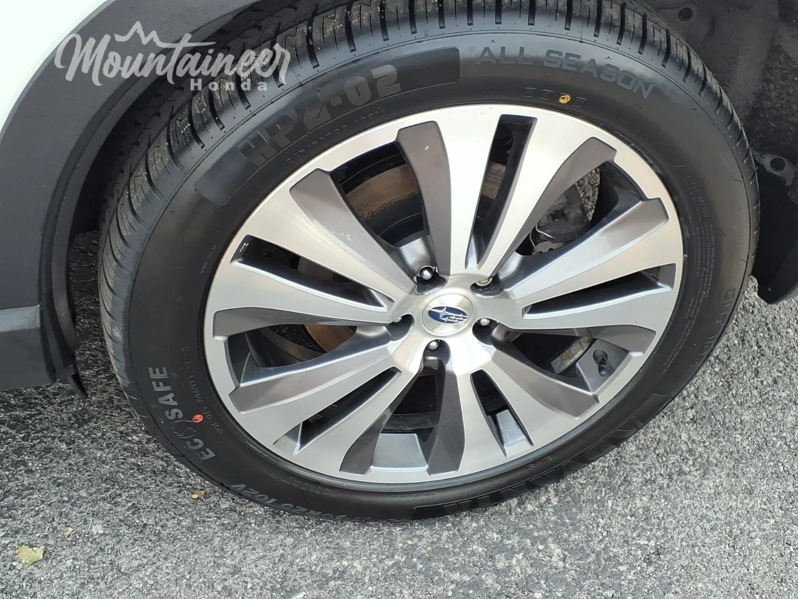 Used 2022 Crystal White Pearl Subaru Limited image 12