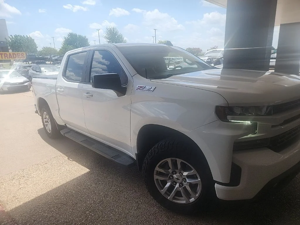Used 2021 White Chevrolet RST image 3